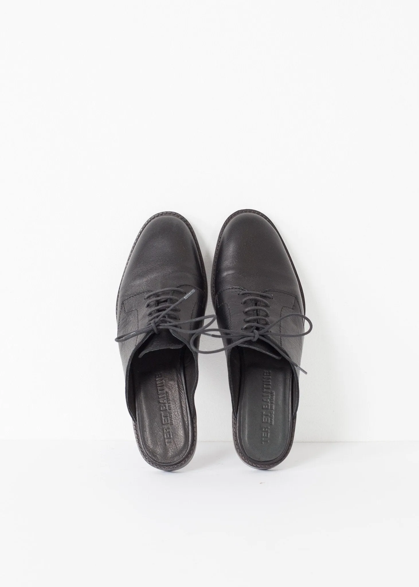 Backless Oxford Attractive in Refined Black