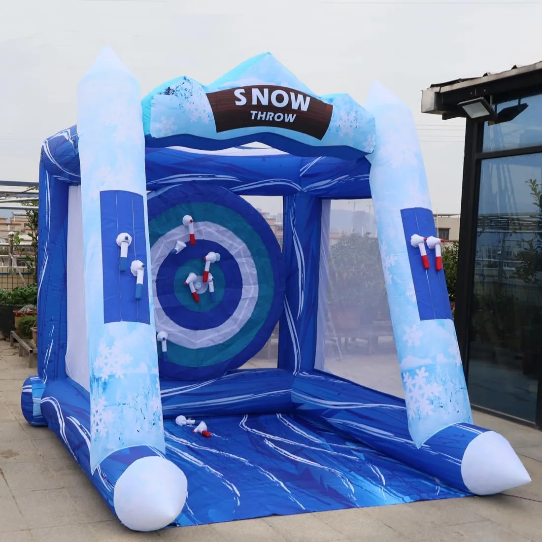Blue Inflatable Snow Throwing Game Inflatable Ball Toss Target Dart Board 12 Axes 8 Toss Ball for Party/Birthday/Backyard/School/Team Events