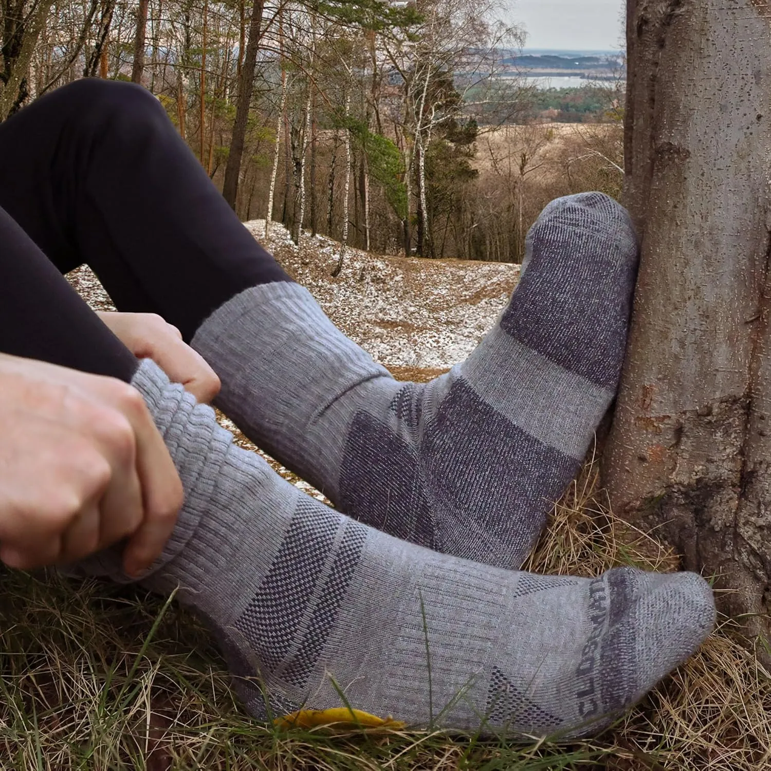 CLOSEMATE Mens Merino Wool Winter Thermal Crew Socks Cushioned Anti Blister Moisture Wicking for Hiking Sports 3 Pairs