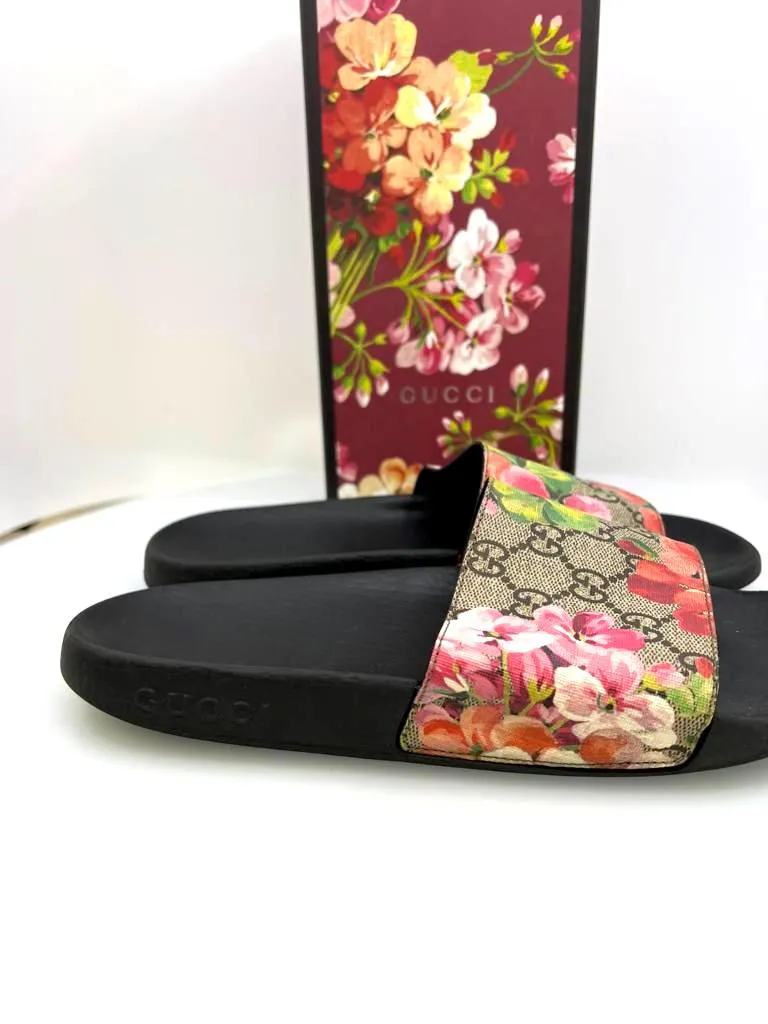 GUCCI GG SUPREME BLOOMS SLIDE SANDALS
