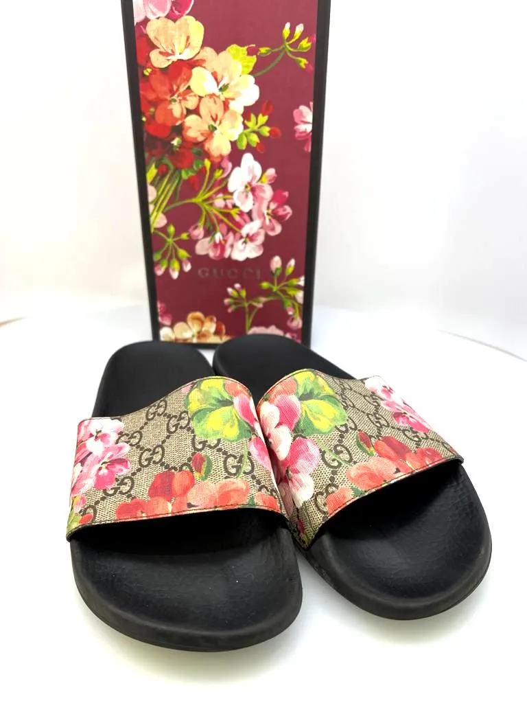 GUCCI GG SUPREME BLOOMS SLIDE SANDALS