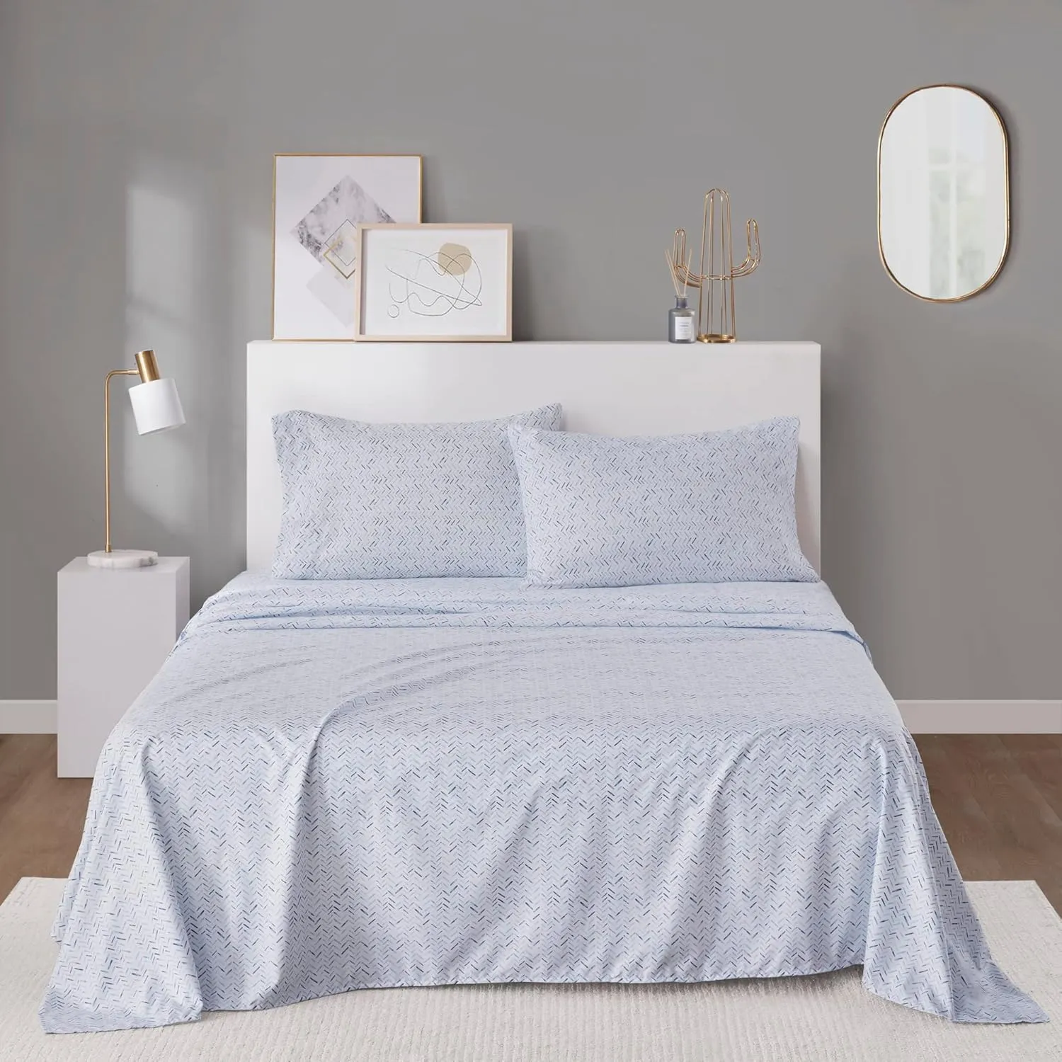 Intelligent Design Printed Microfiber Sheet Set, Soft Modern Bedroom Decor, Elastic Deep Pocket, All Season, Lightweight, Breathable, Cozy Bedding, Matching Pillowcase, Queen Blue Chevron 4 Piece