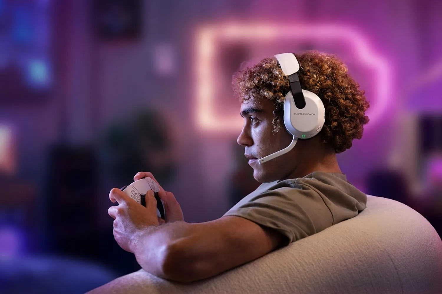 Turtle Beach Stealth 600 Wireless Multiplatform Amplified Gaming Headset for PS5, PS4, PC, & Mobile – Bluetooth, 80-Hr Battery, Noise-Cancelling Flip-to-Mute Mic, 50mm Speakers – White